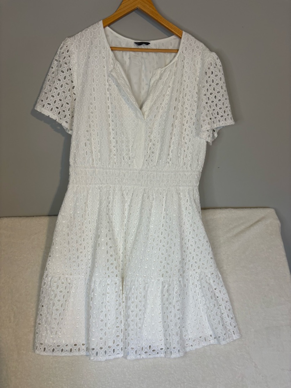 EUC! Minimalist Preppy White Eyelet Mini Dress with Smocked Waist Size XXL